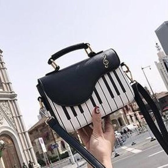 Elegant Woman Accordion Piano Style Crossbody Tote Bag in PU Leather - Picture 2 of 9